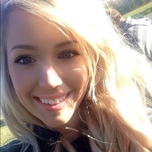 Meet your Posher, Hayley